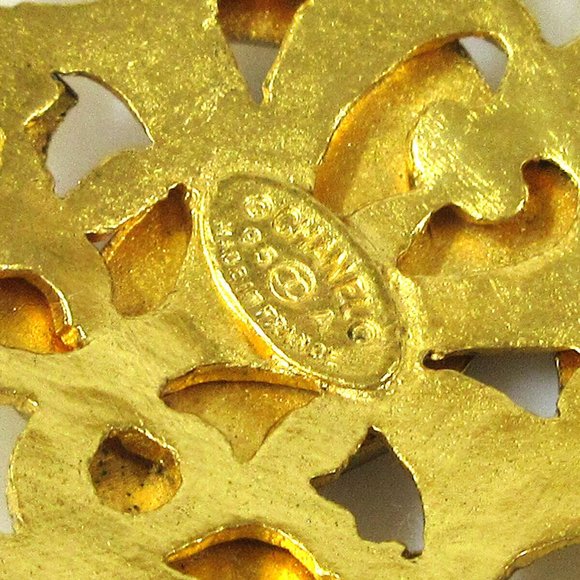Auth CHANEL CC Medallion Motif Brooch Pin Corsage Gold-Tone 95A Authentic - Picture 5 of 8